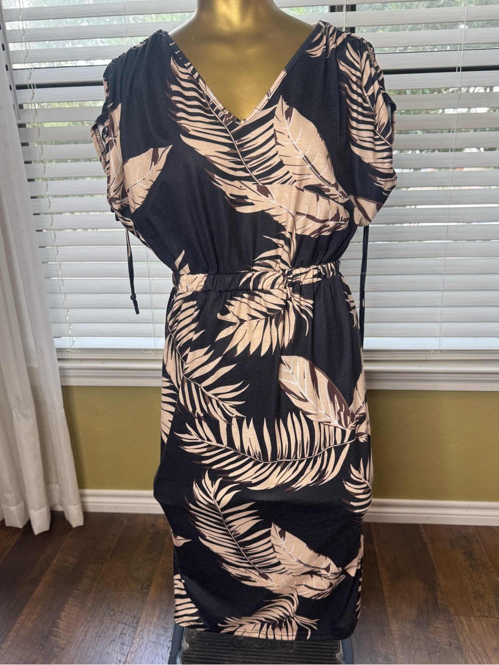 Women’s Black Palm-Print V-Neck Dress - Classic Tropical Style